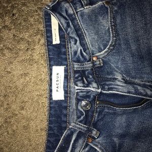 Mom jeans, PacSun !